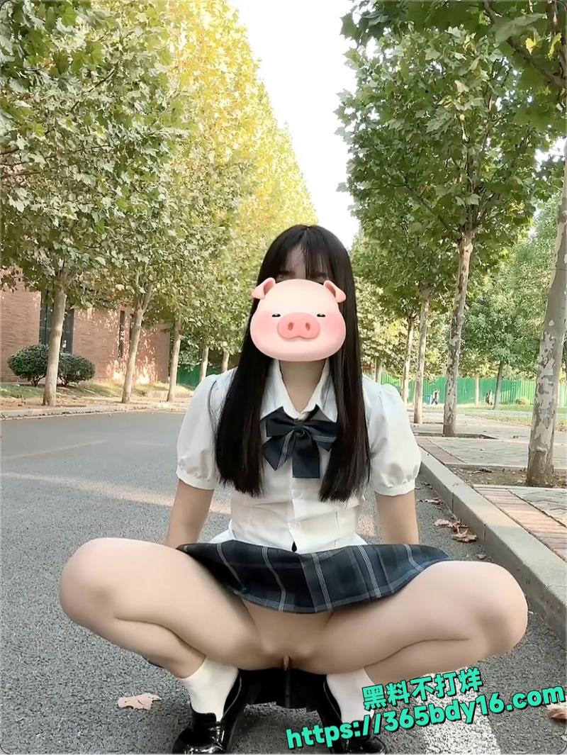萝莉风BOBOTU户外露出尿尿5.j