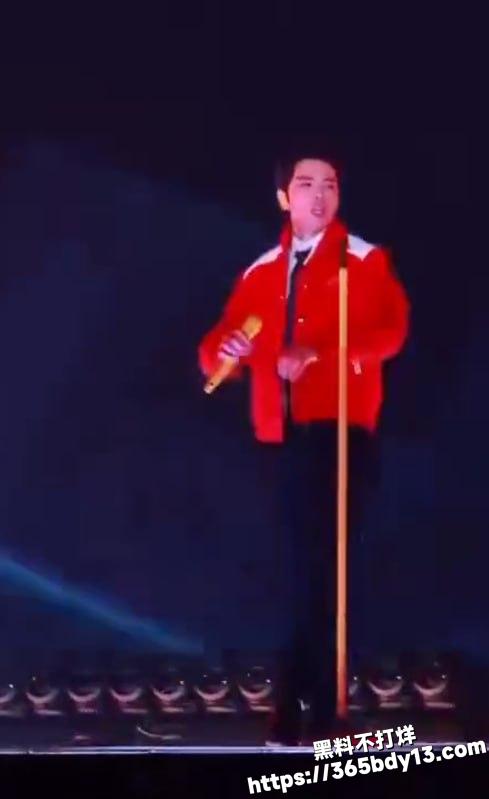 萧敬腾裤子崩裂5