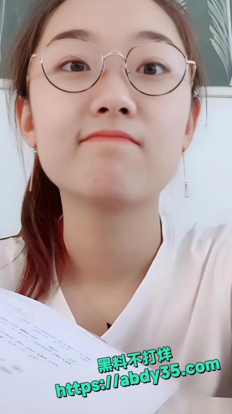 女教师上课不雅动作