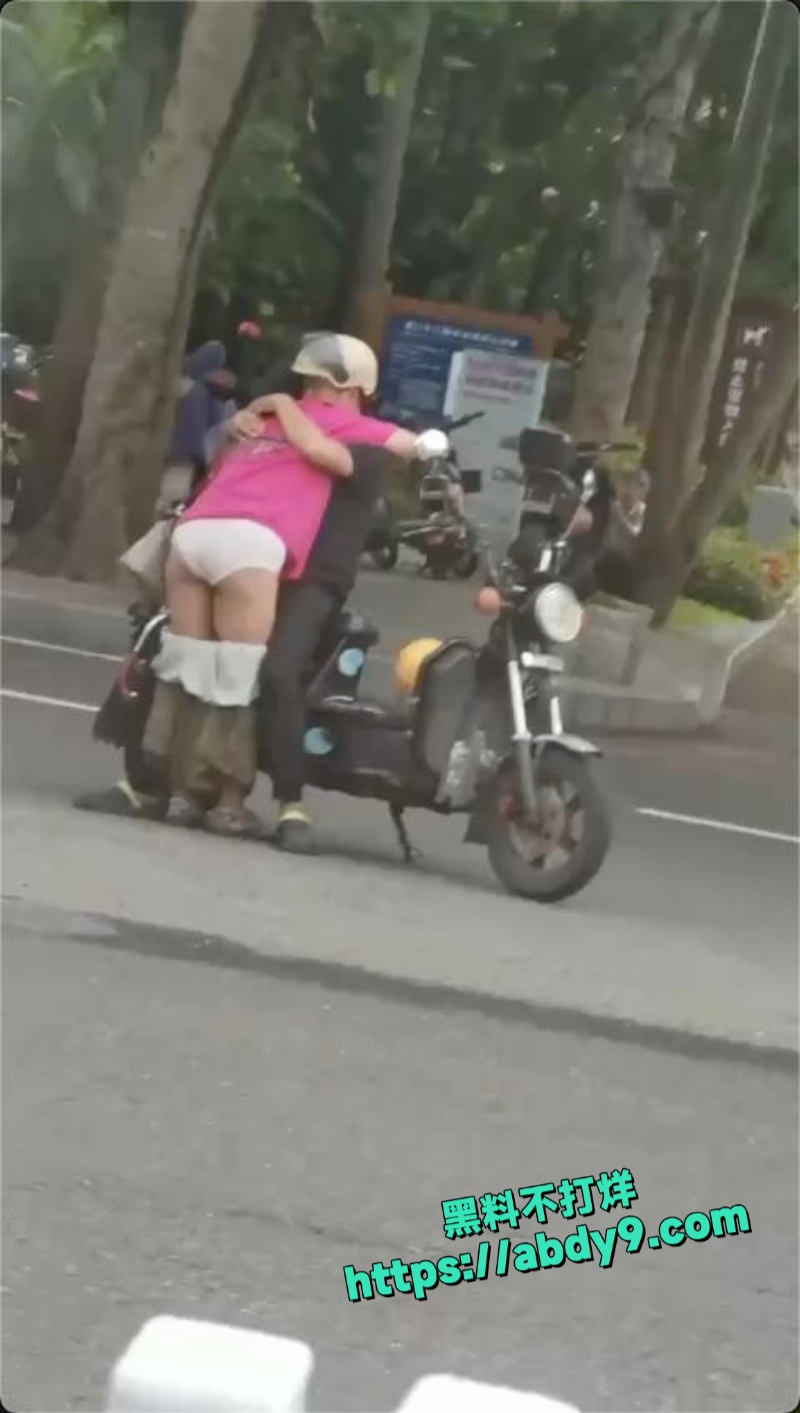 小情侣摩托车上车震 8
