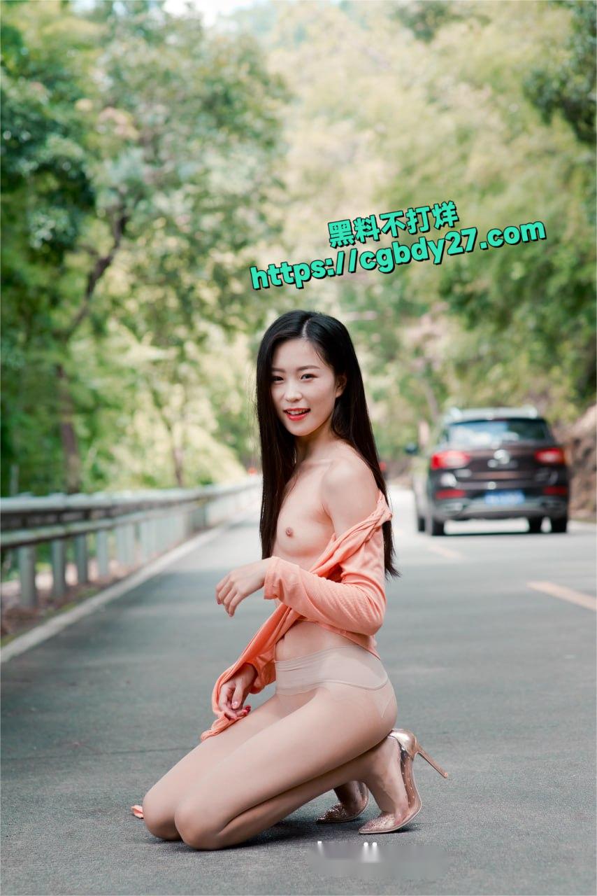 杨紫嫣户外露出写真38