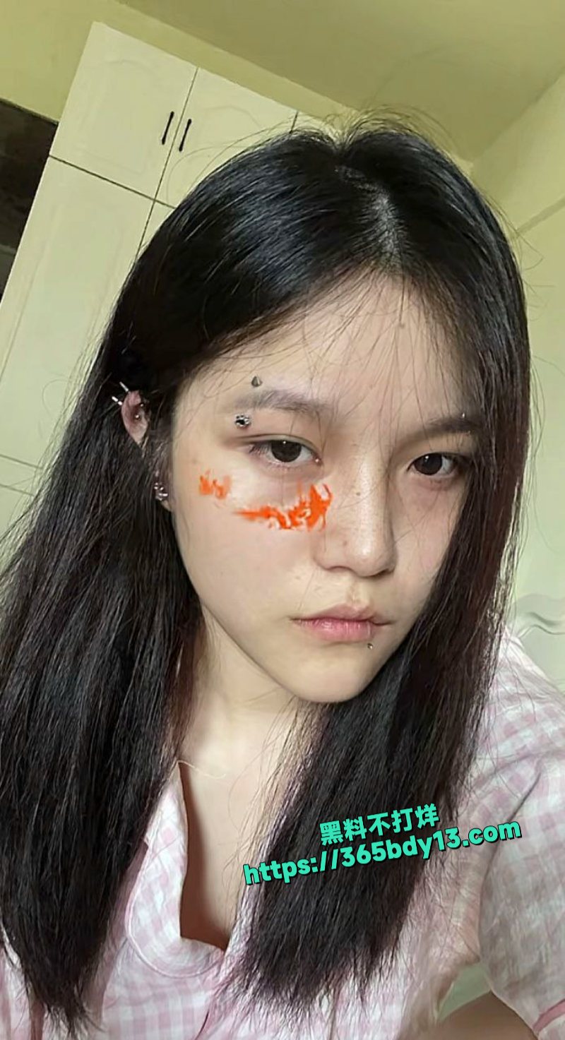 湖南长沙精神小妹刘思雨不雅私拍合集4