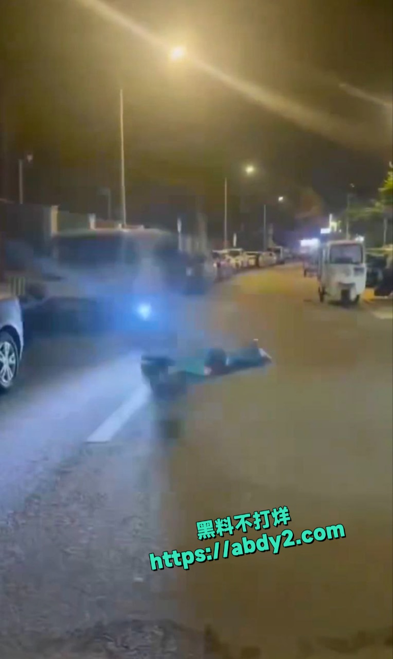 苏州南航附中东门快递员被捅伤 4