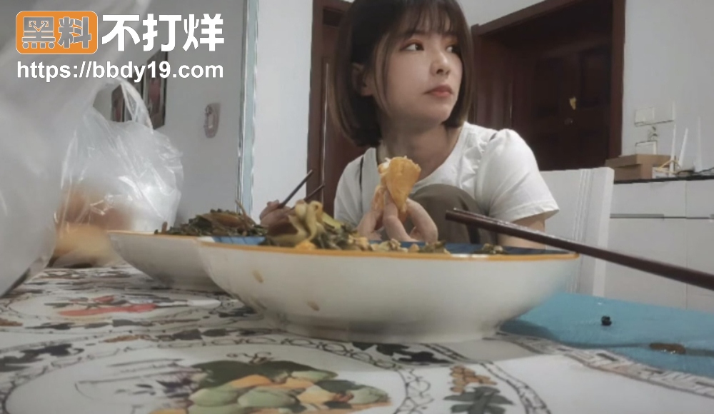 极品良家女神刚吃完饭就和老公做爱 两人吃饱后操起来超级得劲 画面好刺激1
