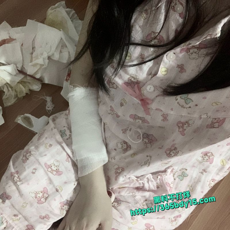 地雷西萝莉女友粉嫩鲍鱼极品身材自录自慰1