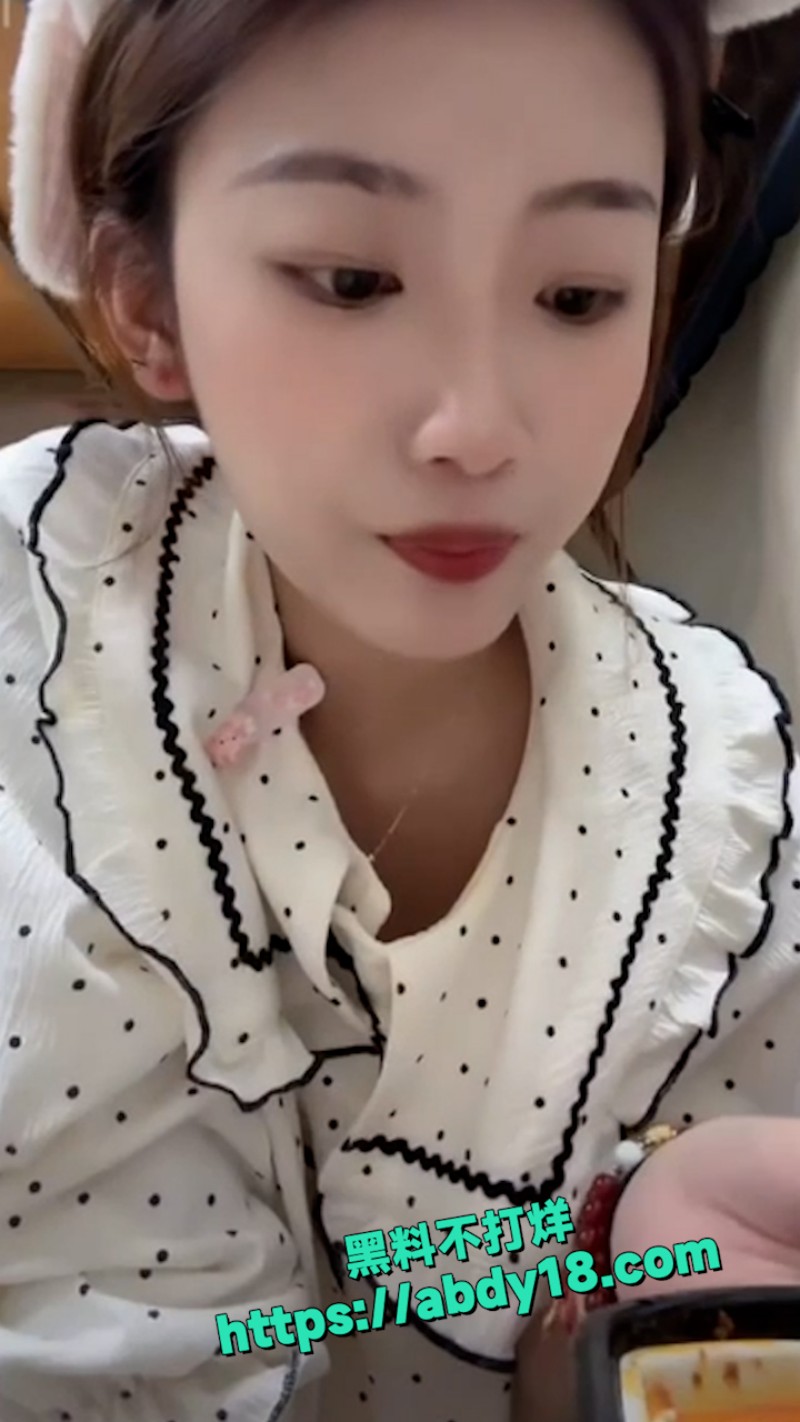 女主播走光 的瞬间 8