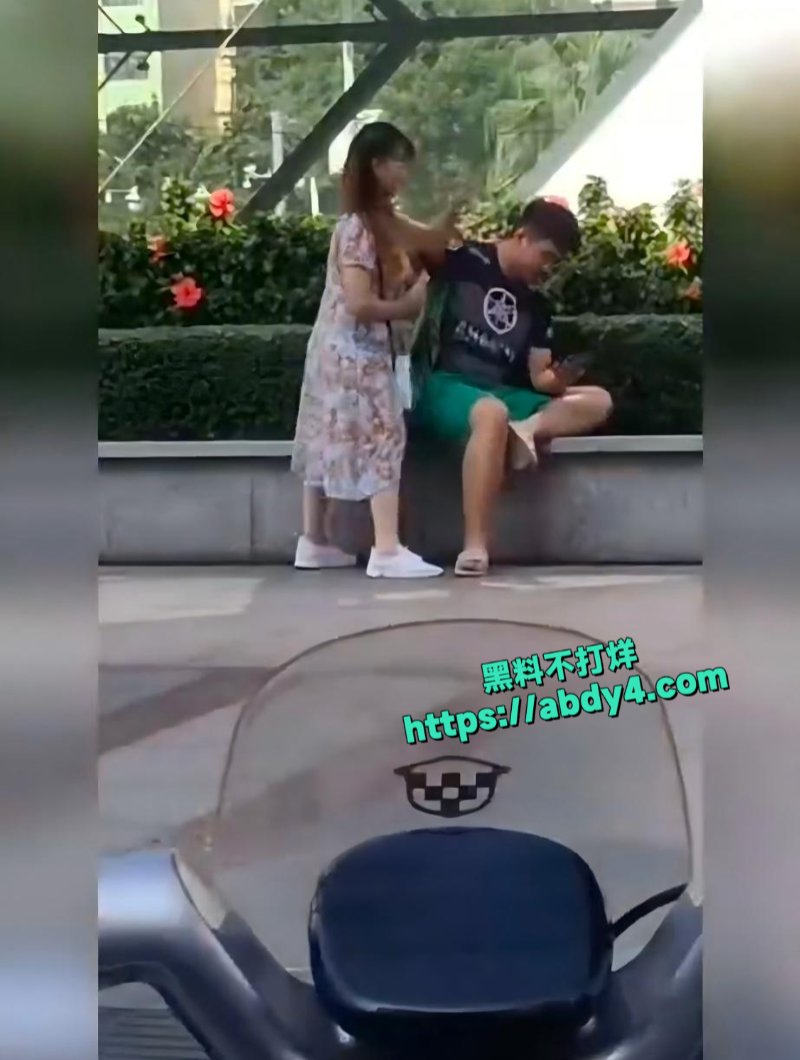 不想努力的小伙与饥渴的阿姨1