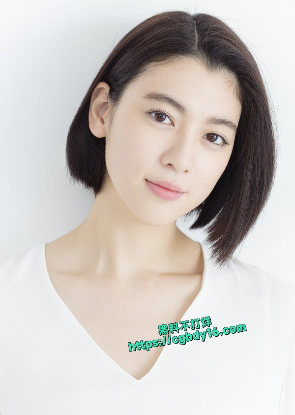 日本女演员 三吉彩花 露胸片段3