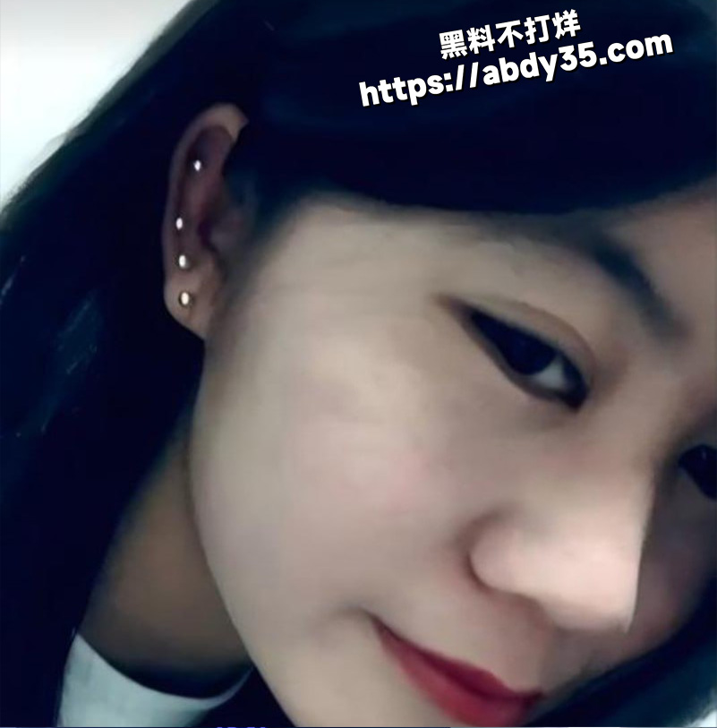 云南师范大学清纯女生.jpg4
