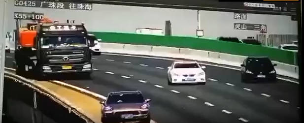 【新奇视频】这特么跟拍大片一样！
