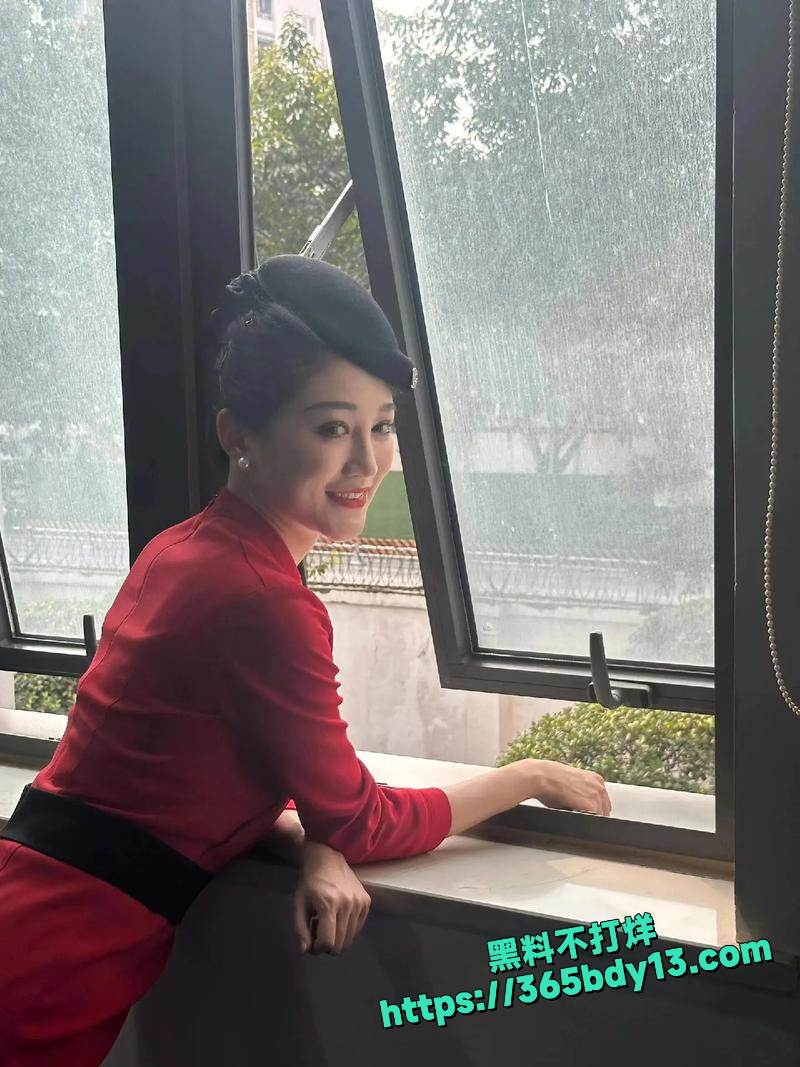 四川航空反差美女空姐李伶丽