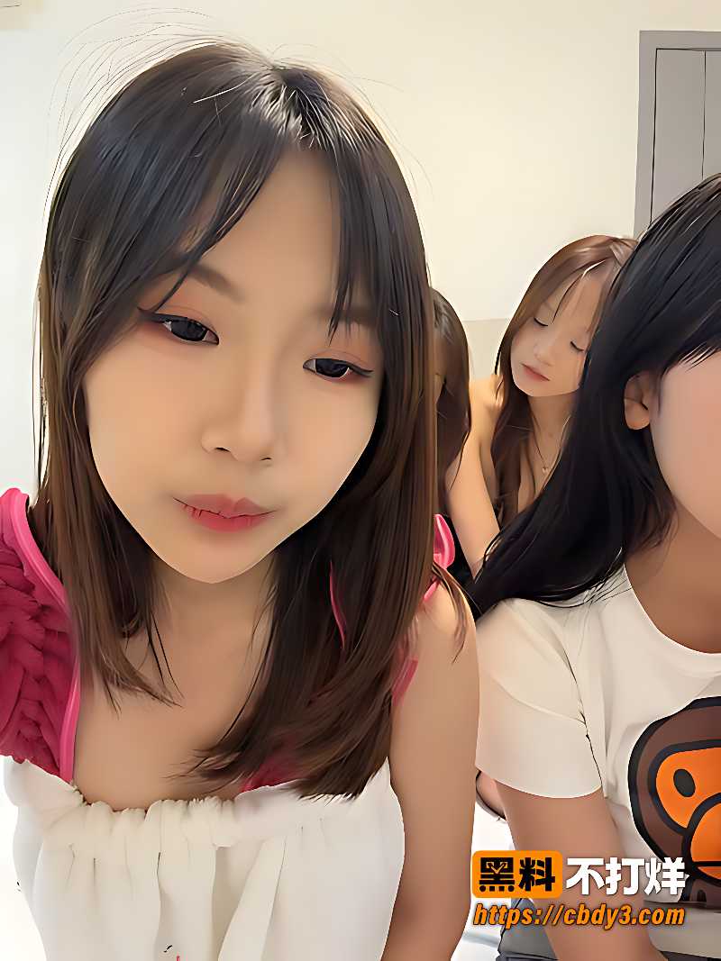 yang818三个嫩妹穿黑丝白内衣1