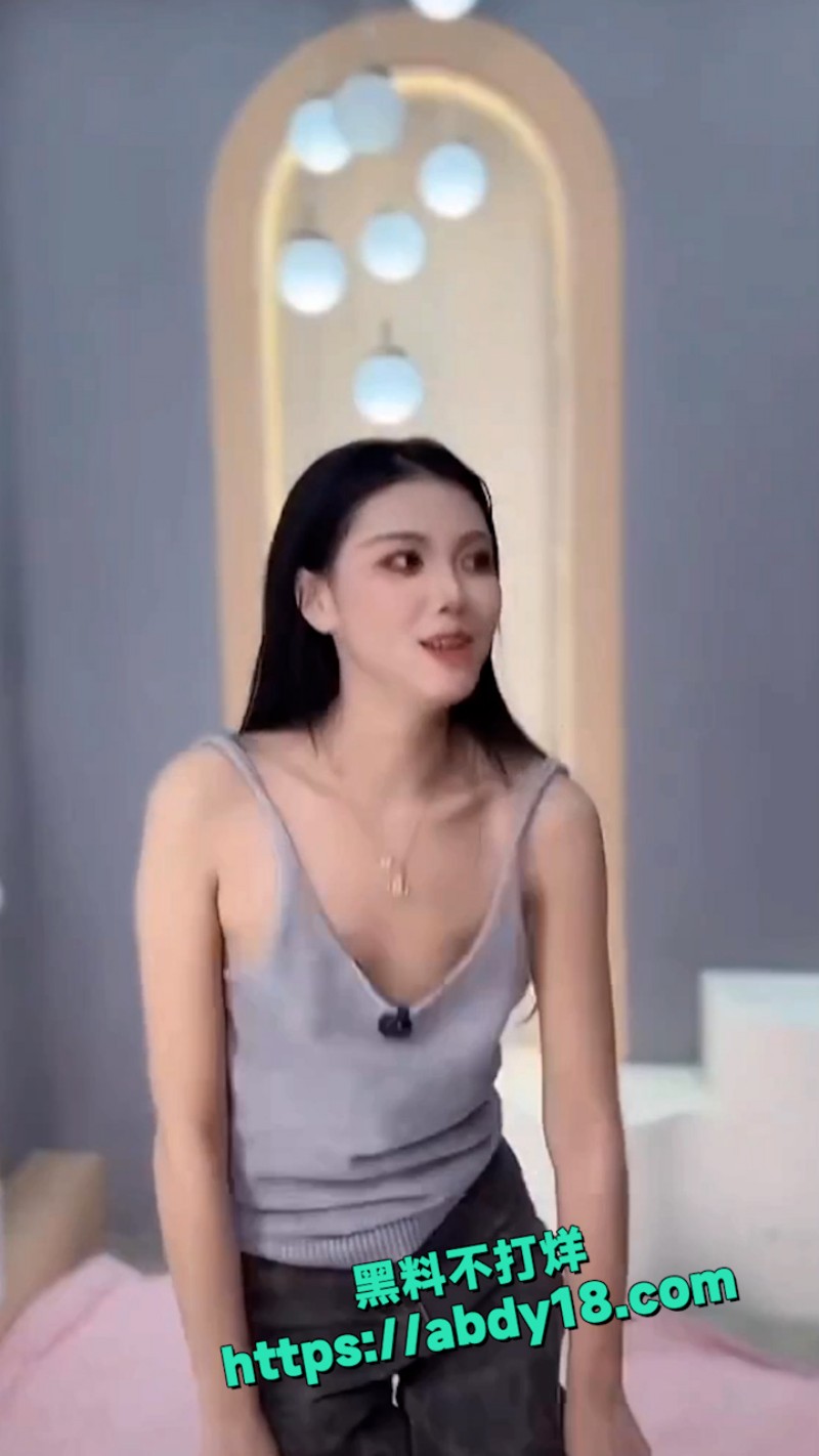 女主播走光 的瞬间 3