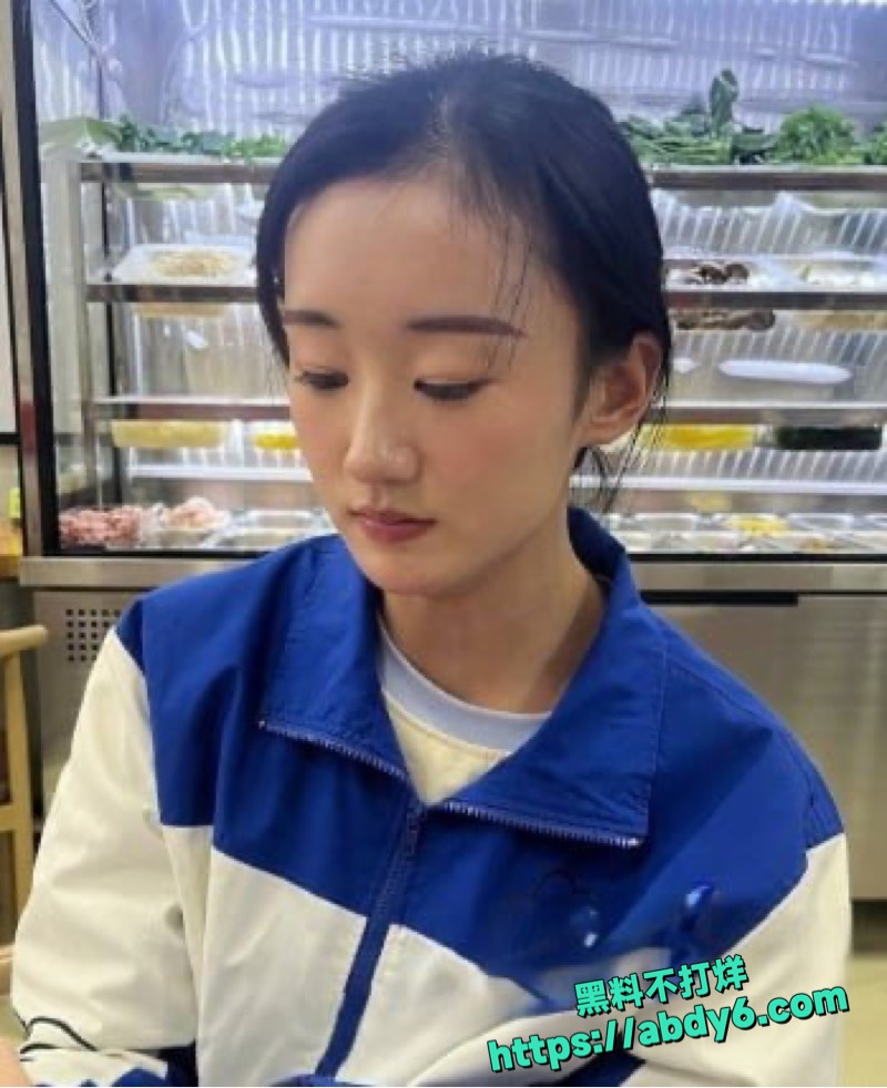 成都大学生韩诗芹情侣泄密8