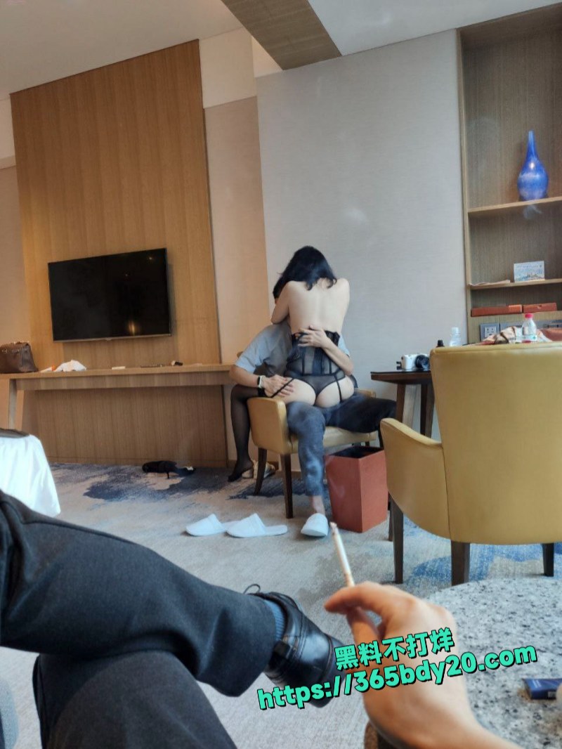 极品女大被调教私拍流出 18