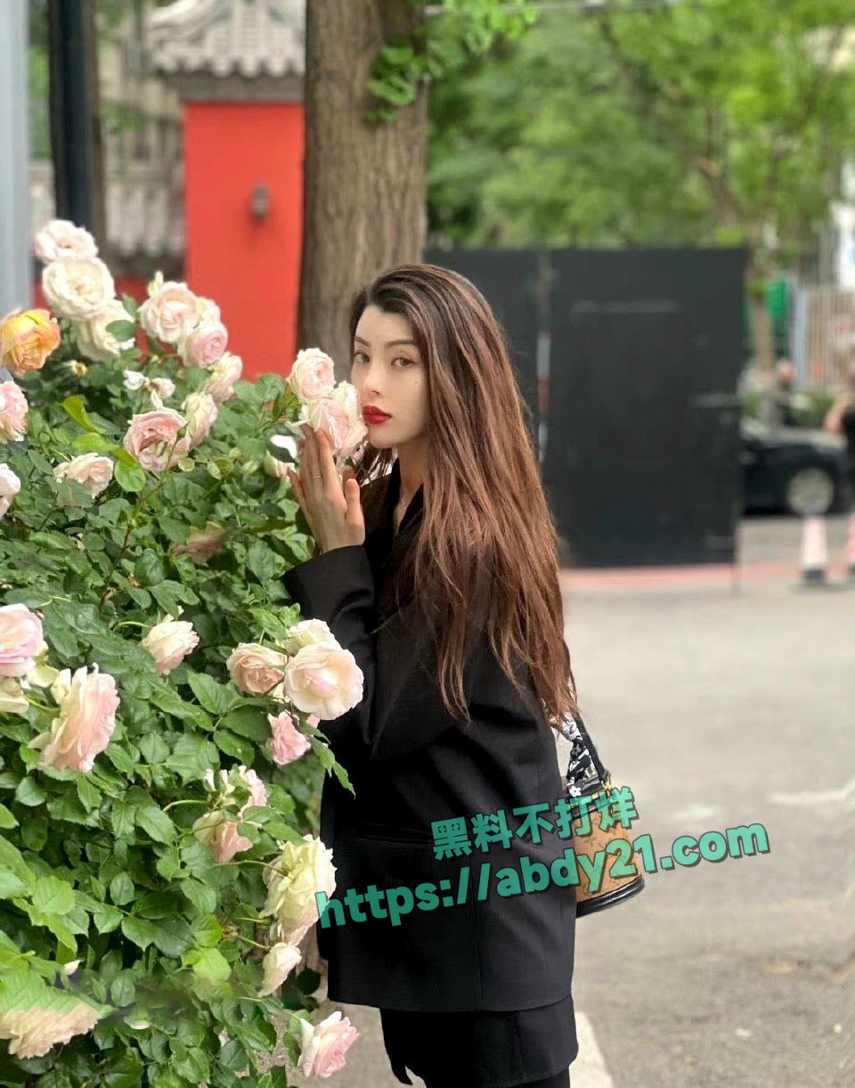 终极绿帽男投稿女友出轨 16