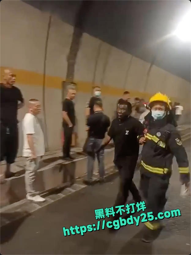 成巴高速拉液化气罐的车爆炸了6