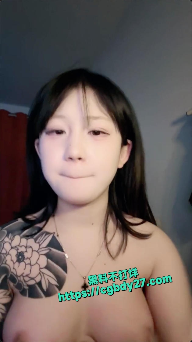 花臂精神小妹大尺度全裸自慰黄播4