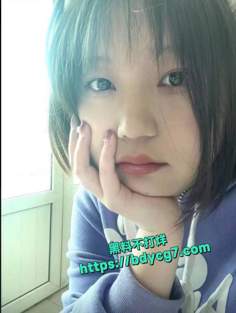 广西民族师范学院张文莹在宿舍里面自拍给黄毛看被流出2