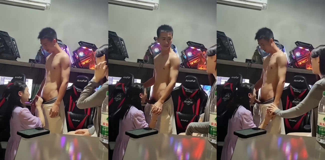 网吧露出系列 两姐妹自掏腰包请喝酒 网吧包厢里抢着把人深喉含到底了