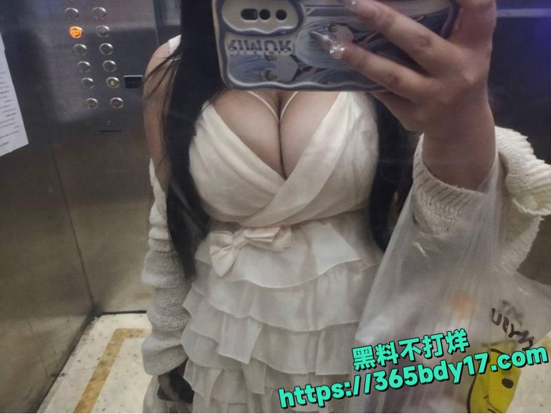 巨乳坦克女网调视频流出12.