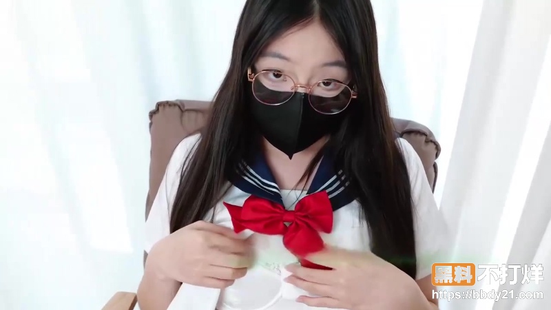 老虎菜新作可塑之才身高175反差眼镜娘女大5