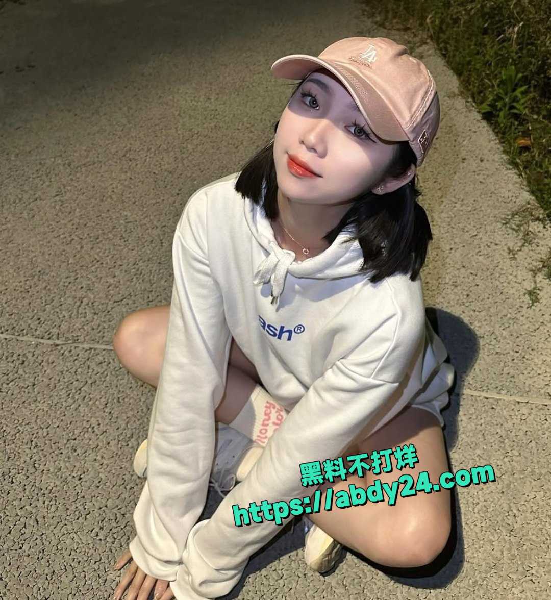 高颜值小博主映帆早期露脸私拍流出 11