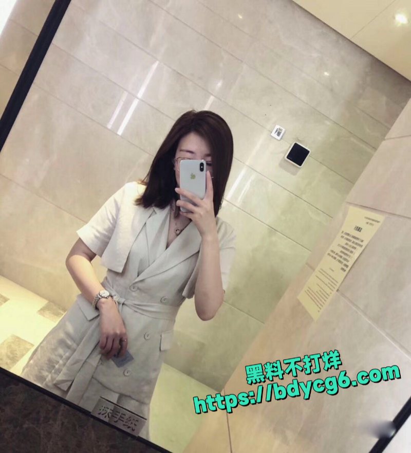 极品眼镜小姐姐大尺度自拍流出3