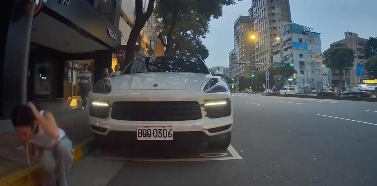 抱歉我真的吞不下去了 保时捷卡宴副驾小姐姐吐精视频全网首曝光！