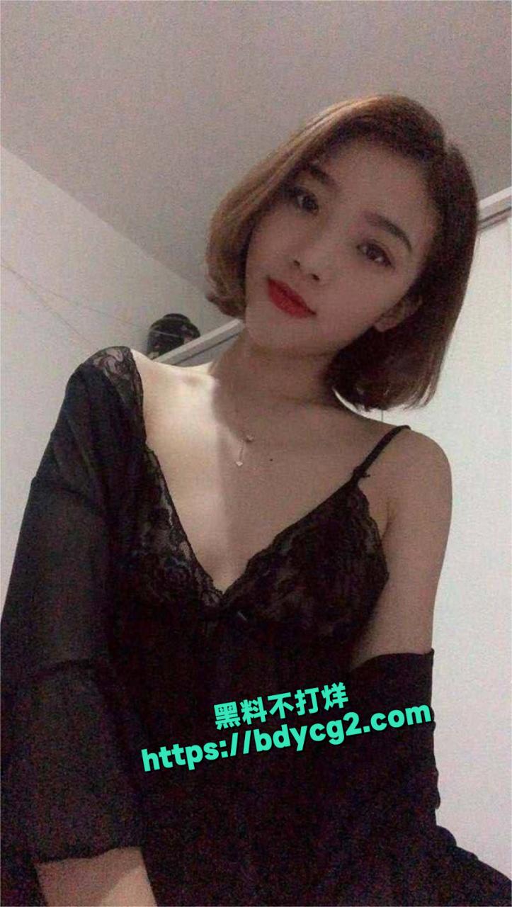 颜值贫乳学姐洗澡自拍3