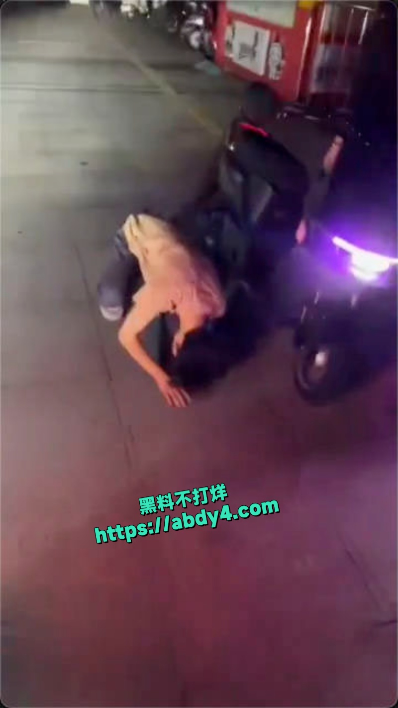 男子打女孩被反杀捅穿肺部 4