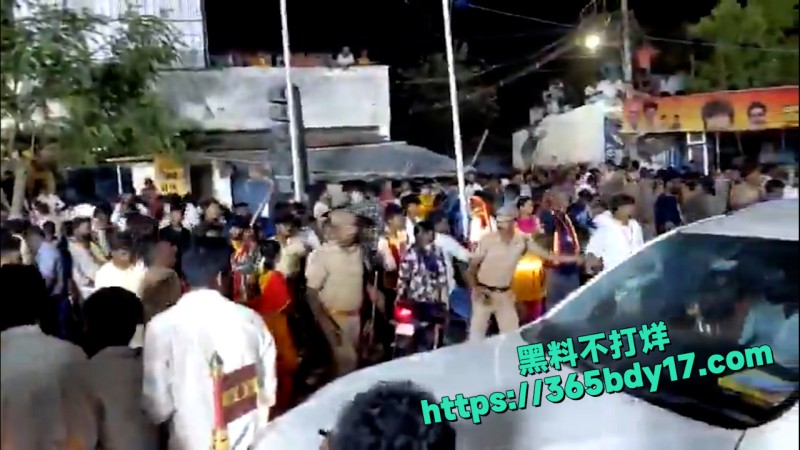 印度泰米尔纳德邦踩踏大事故 12