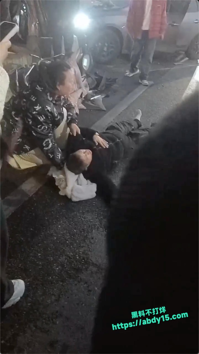江西景德镇豪德贸易广场车祸 6