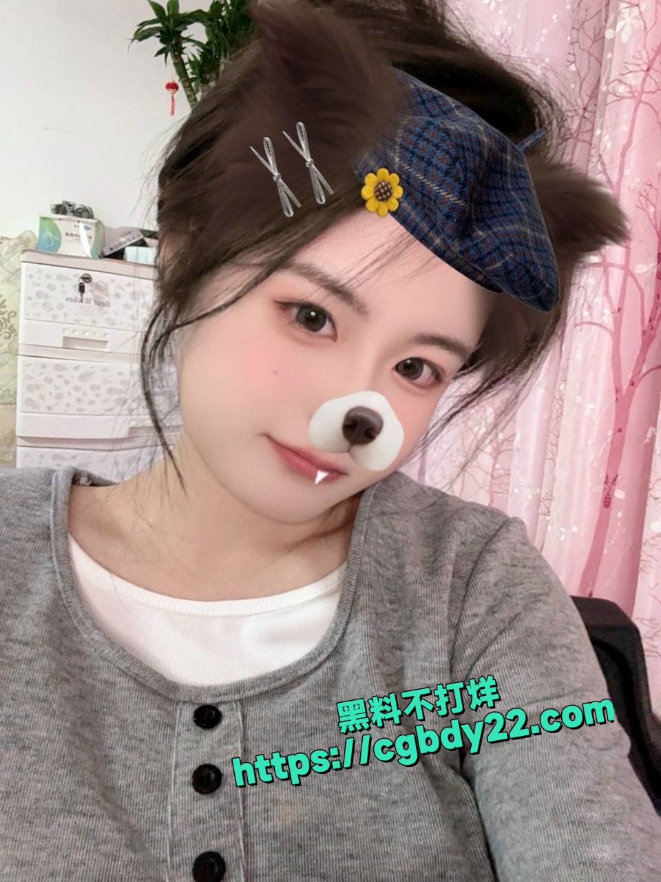 青岛美女被渣男网络招聘模特套路脱光光8
