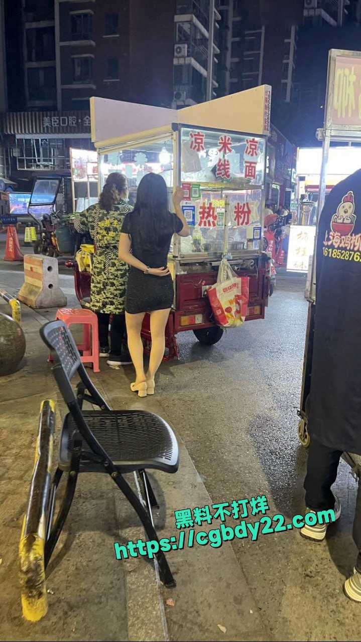 超级骚货大胆露脸记录日常生活 户外露出自慰5