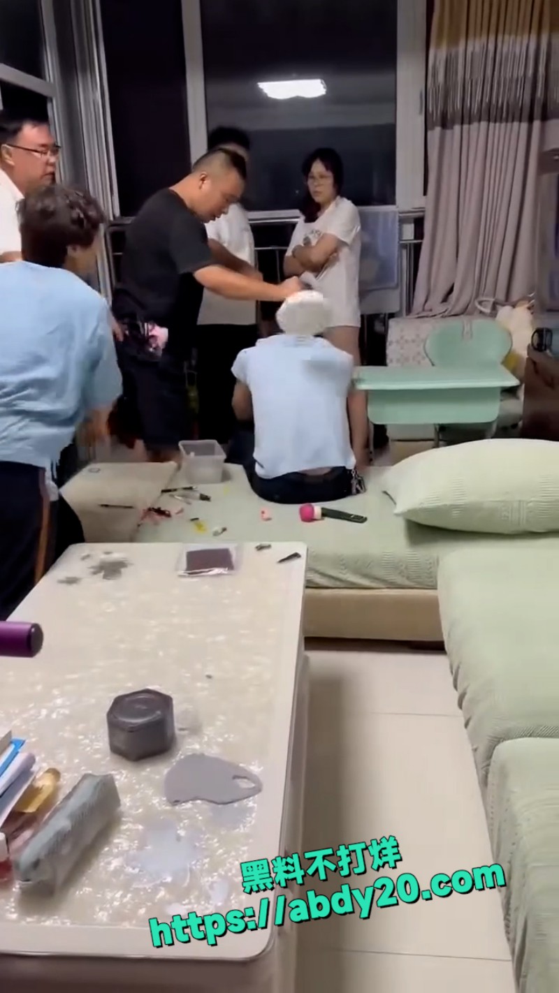 男老师白天上课教书育人 5