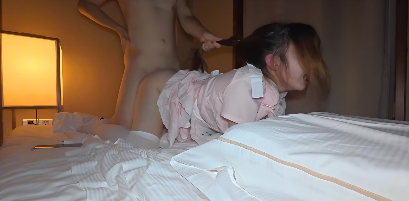 童颜美乳嫩妹琳崽 洗手台对镜被金主爸爸无套捅变形 马尾狗链拽着后入操到哭