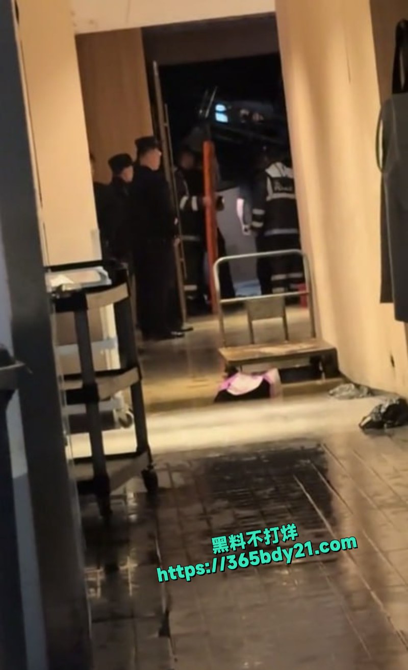 江苏东海名家厨房酒店三楼屋面倾塌 2