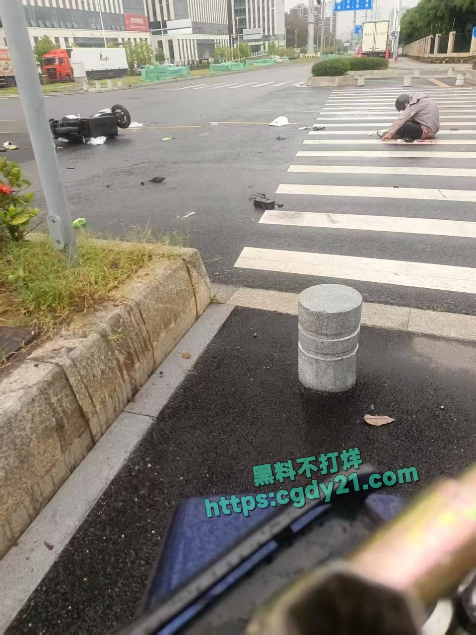 惨烈车祸现场 脸都撞烂了 4