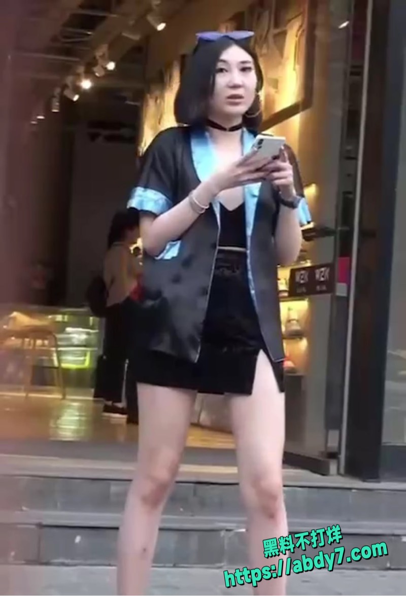 少妇真空逛街视频5