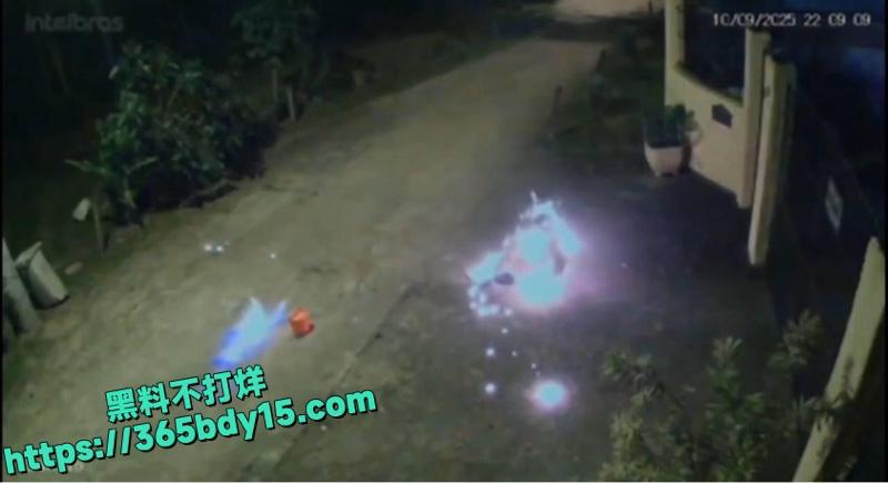 巴西男子分手后绝望自焚惨剧曝光6.