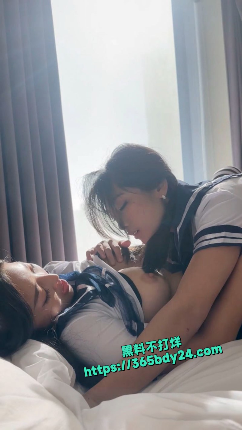 日本极品姐妹福利姬Sumire与Rikako双女缠绵大片 5