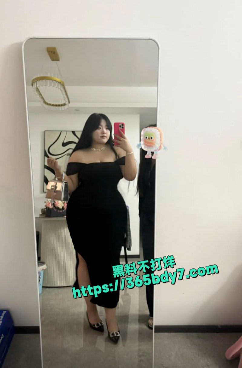 抖音网红小妖精线下约见精神小伙满足不了她的骚穴3