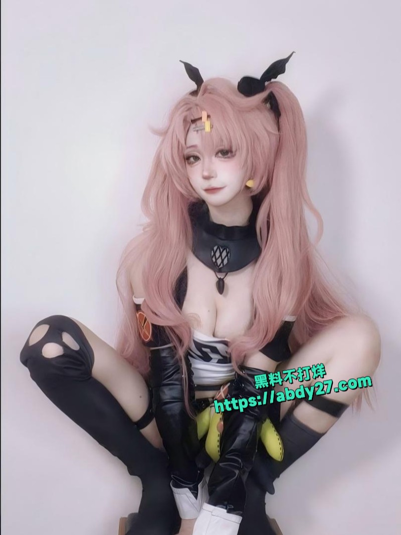 蜜桃臀反差女神虎皮折耳猫1