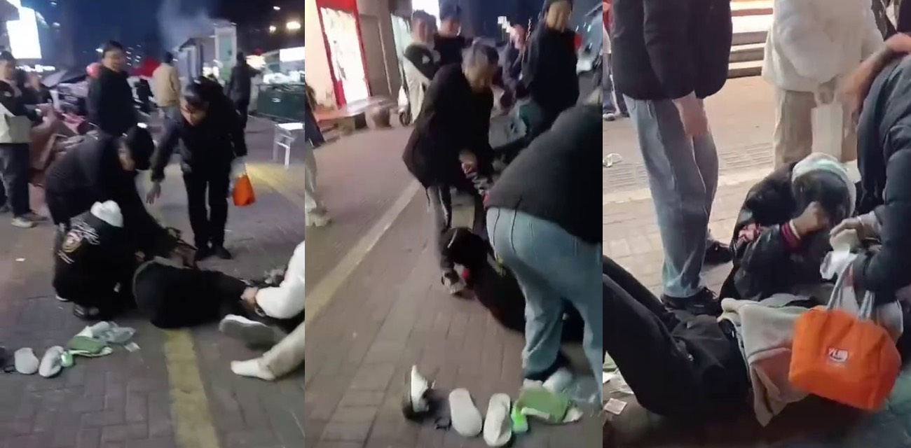 女子街头打架一挑二 扯头发还不忘用脚钳制另一个 对手瞬间动弹不得
