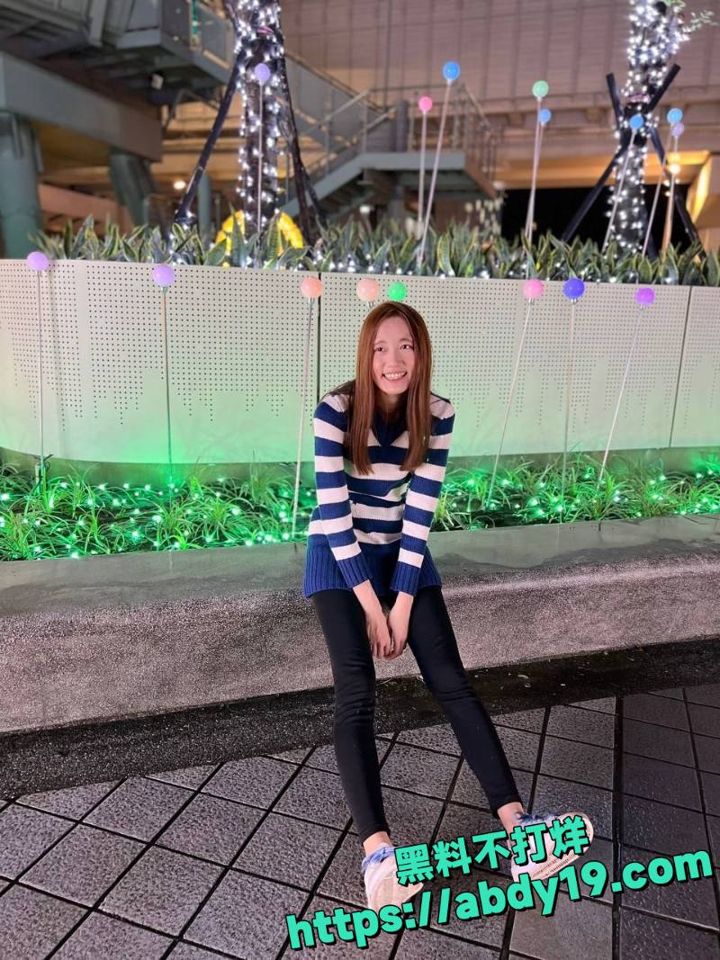 嫩妹许嘉莉自拍泄密1