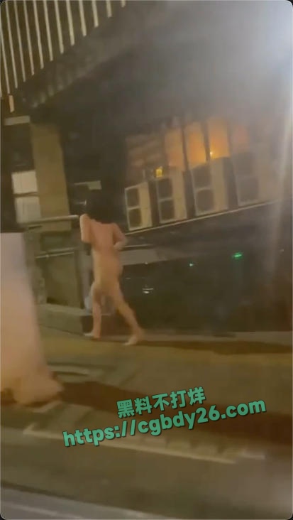 郑州二七广场女子裸奔事件5