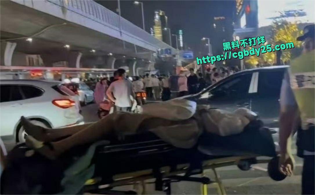 SU7女车主连撞17车14