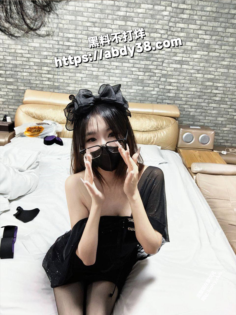 推特顶级福利姬 琳宝.jpg11