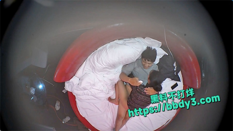 美女借助电动床2